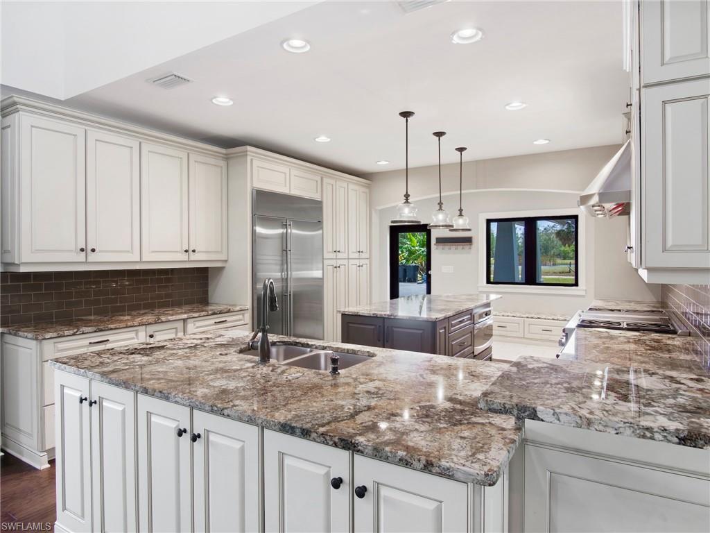 COLONIAL FARMS - Residential