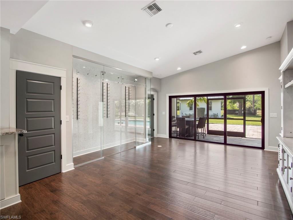 COLONIAL FARMS - Residential