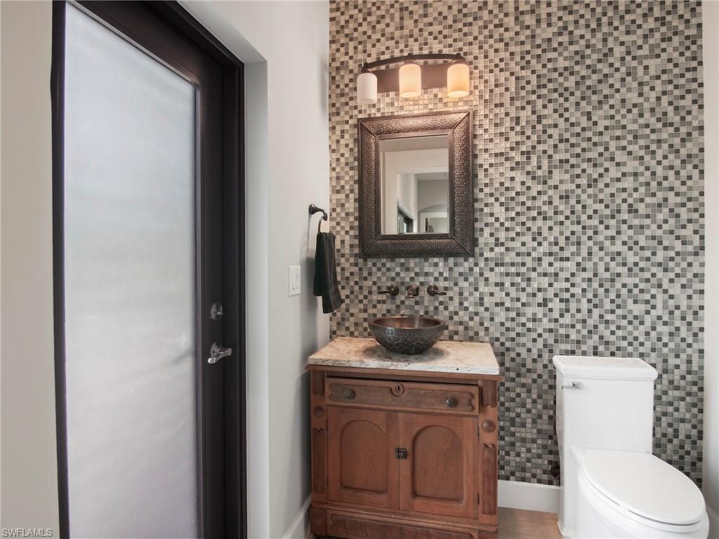 COLONIAL FARMS - Residential