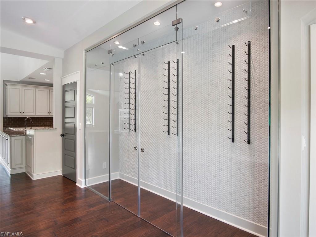 COLONIAL FARMS - Residential