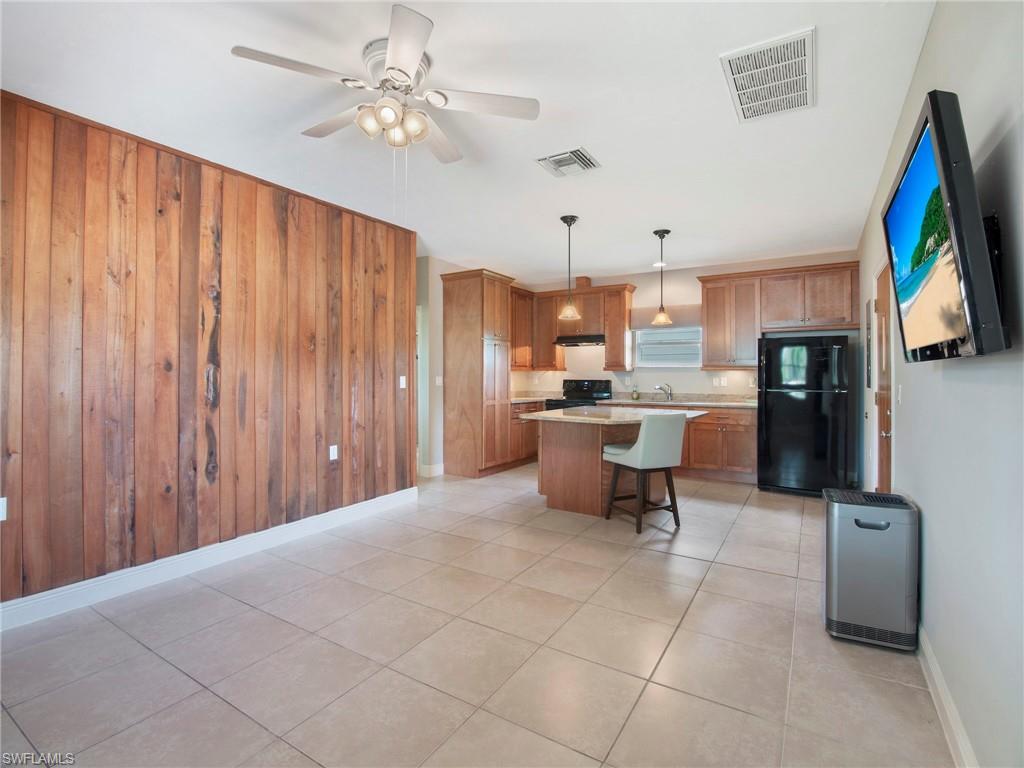 COLONIAL FARMS - Residential