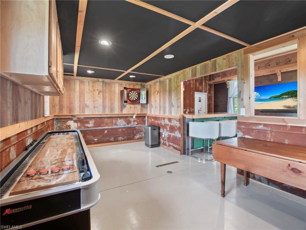 COLONIAL FARMS - Residential