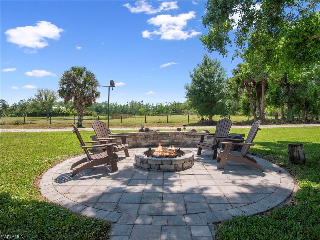 COLONIAL FARMS - Residential