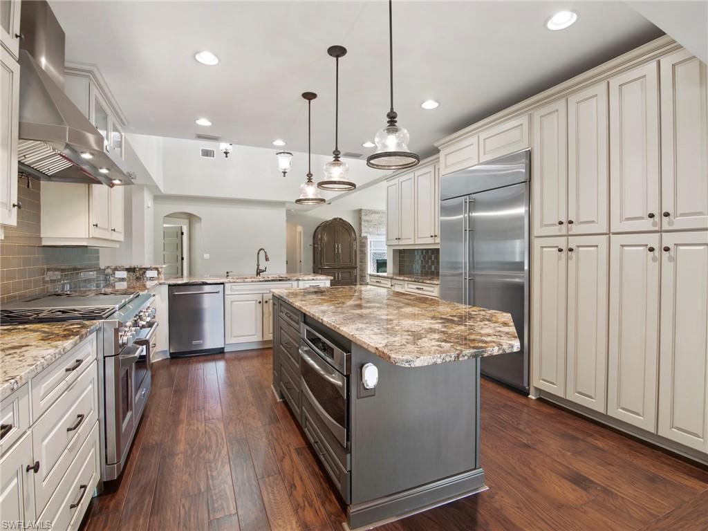 COLONIAL FARMS - Residential