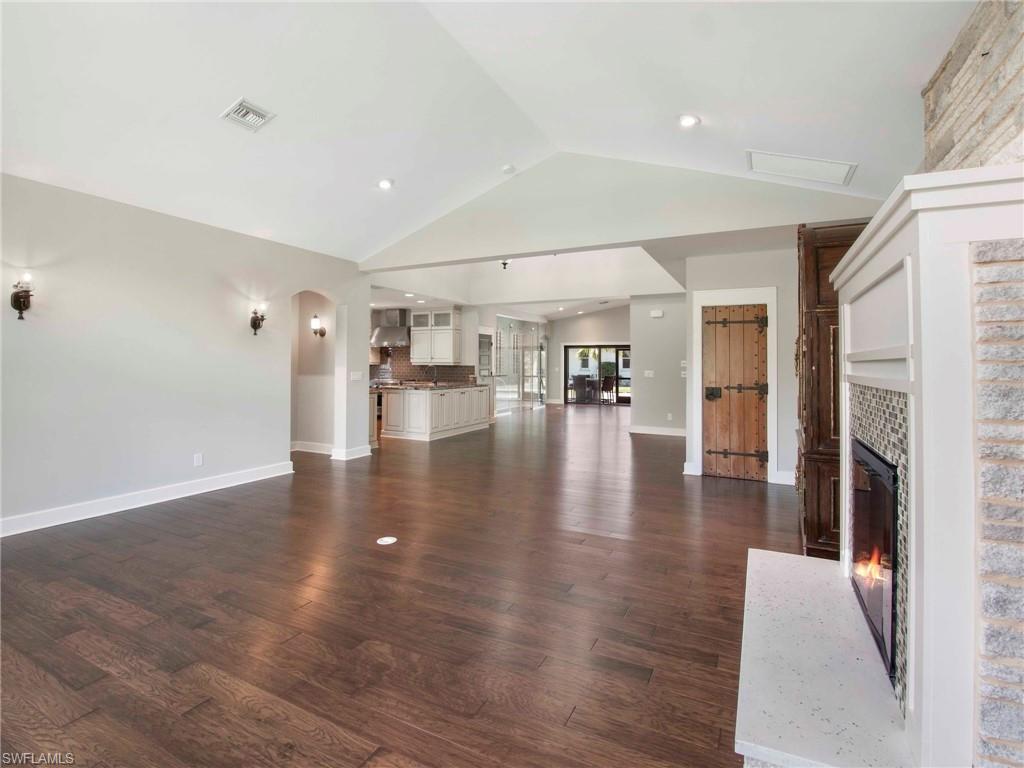 COLONIAL FARMS - Residential