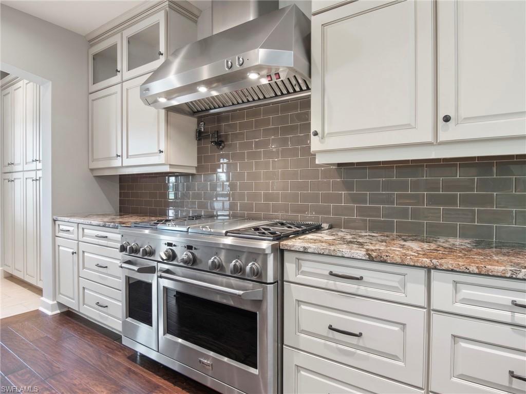 COLONIAL FARMS - Residential