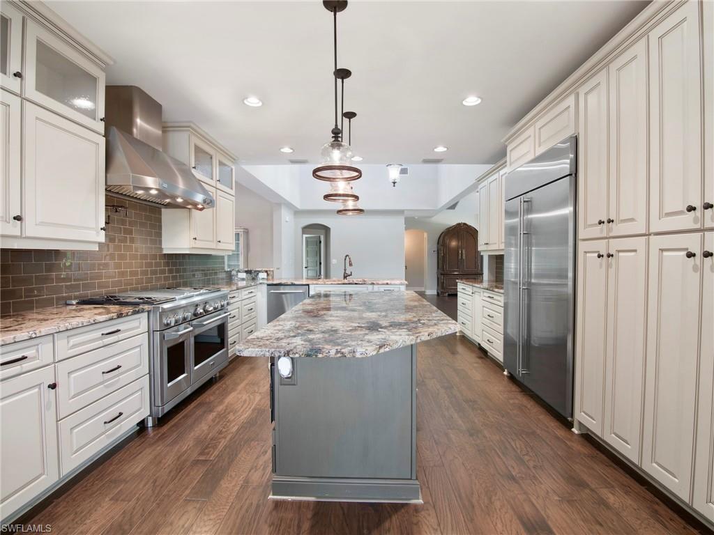 COLONIAL FARMS - Residential