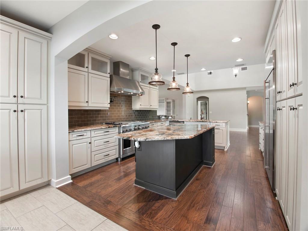 COLONIAL FARMS - Residential