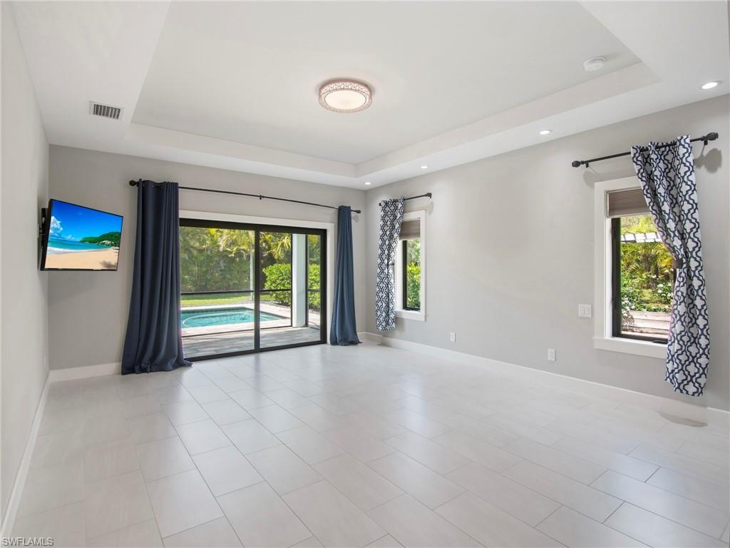 COLONIAL FARMS - Residential