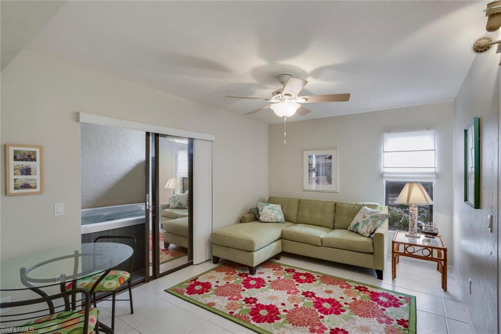 ADMIRALTY YACHT & RACQUET CLUB - Residential