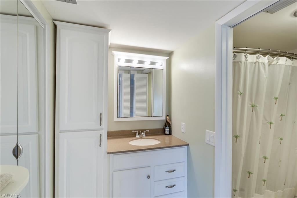 ADMIRALTY YACHT & RACQUET CLUB - Residential