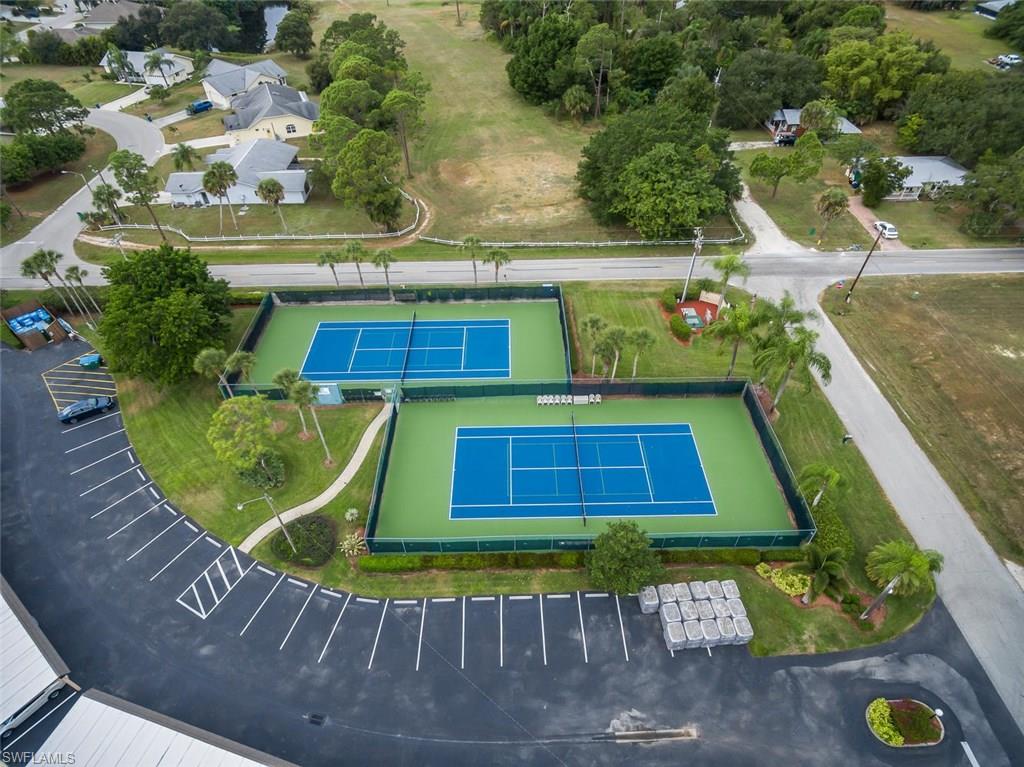 ADMIRALTY YACHT & RACQUET CLUB - Residential