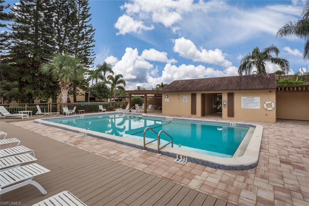 ADMIRALTY YACHT & RACQUET CLUB - Residential