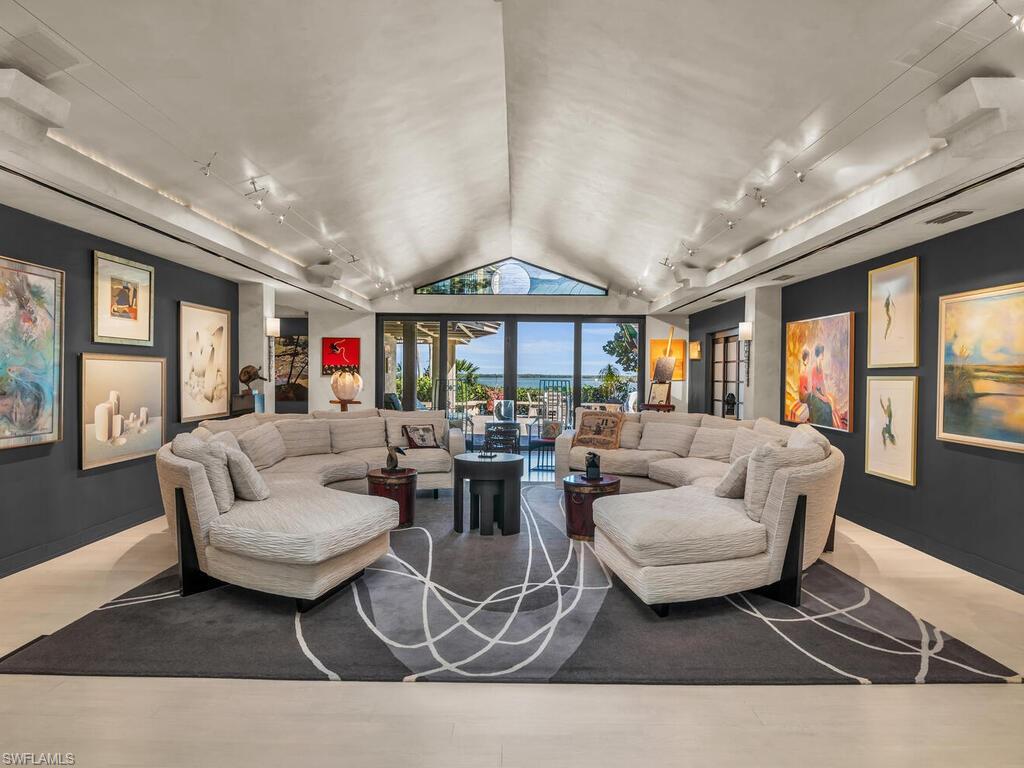 MARCO BEACH - Residential