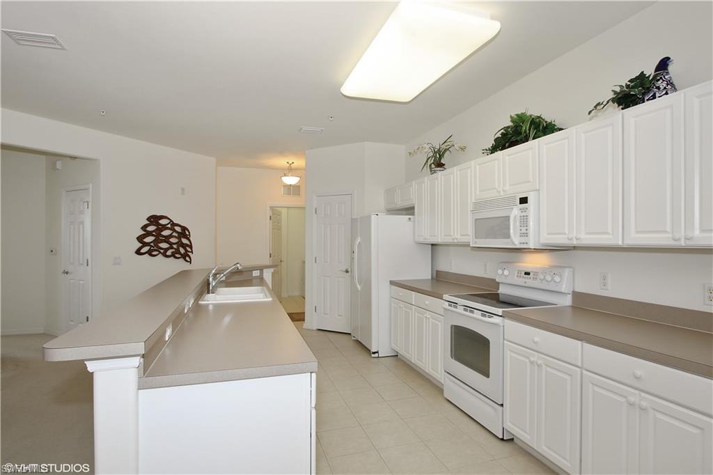 ROYAL POINTE - Residential