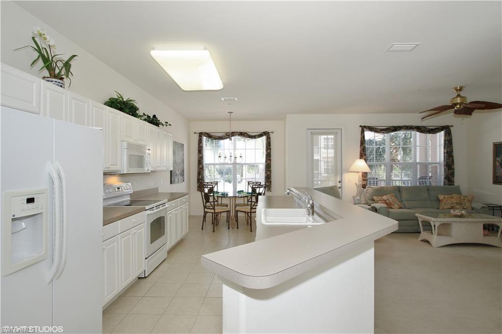 ROYAL POINTE - Residential