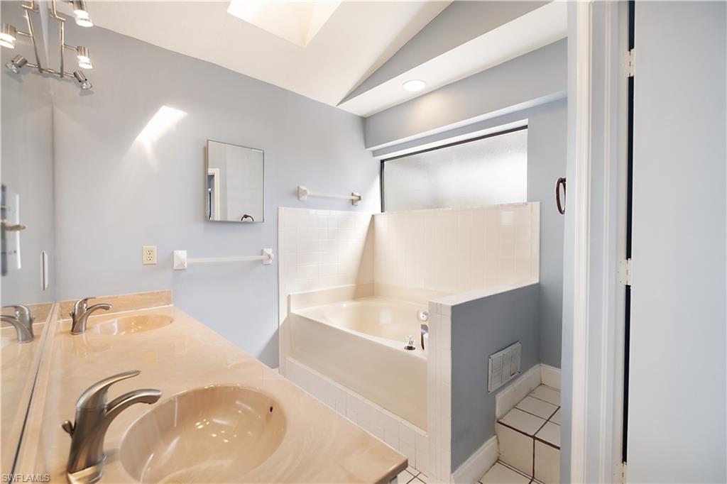 MOON LAKE - Residential