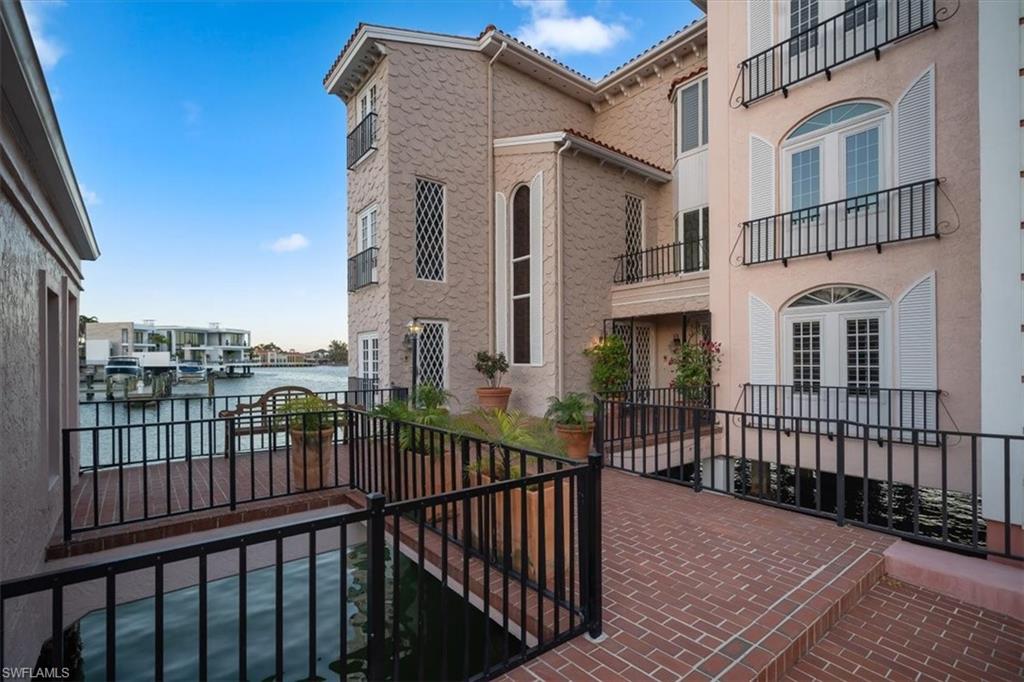 4000 Gulf Shore BLVD N 3300