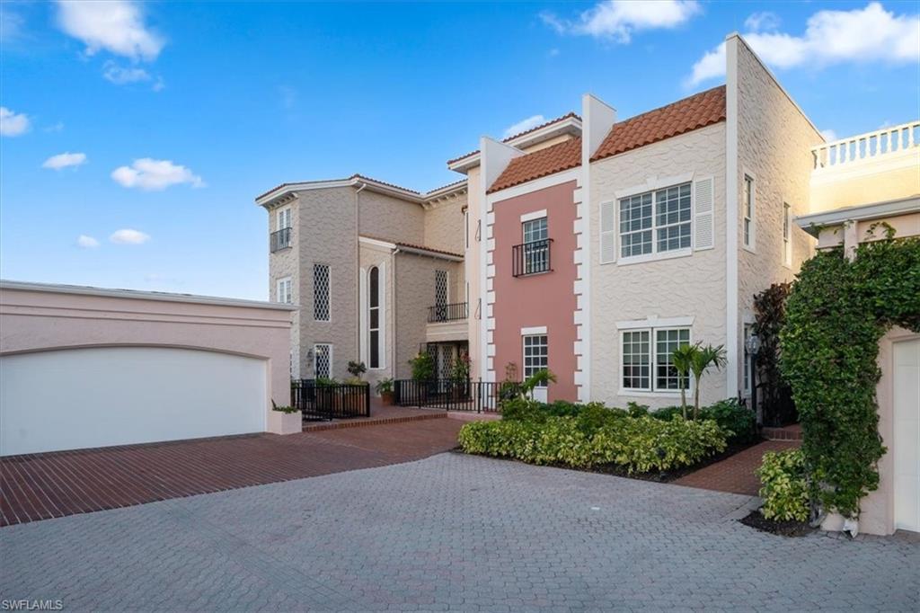 4000 Gulf Shore BLVD N 3300
