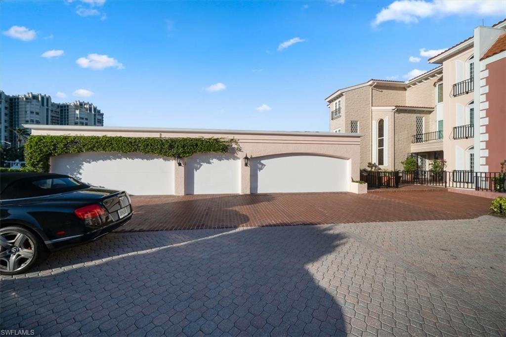 VENETIAN VILLAS - Residential