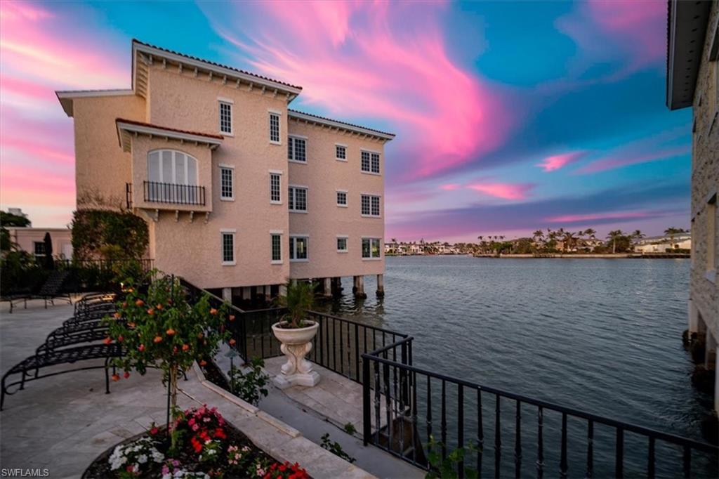 VENETIAN VILLAS - Residential