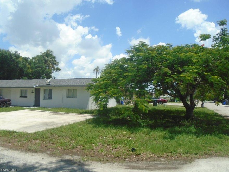 WOW!! 3 Bedroom rental in Central Ft. Myers with NEW kitchen for $1350 Mo. (2625 @ $1250!) Tile floors thru out, inside laundry and close to everything in Ft. Myes!! Downtown, Edison Mall, etc.