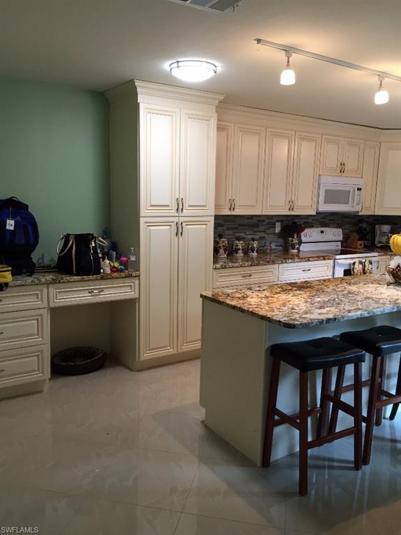 PARKWOODS TOWNHOUSE COMMUNITY - Residential