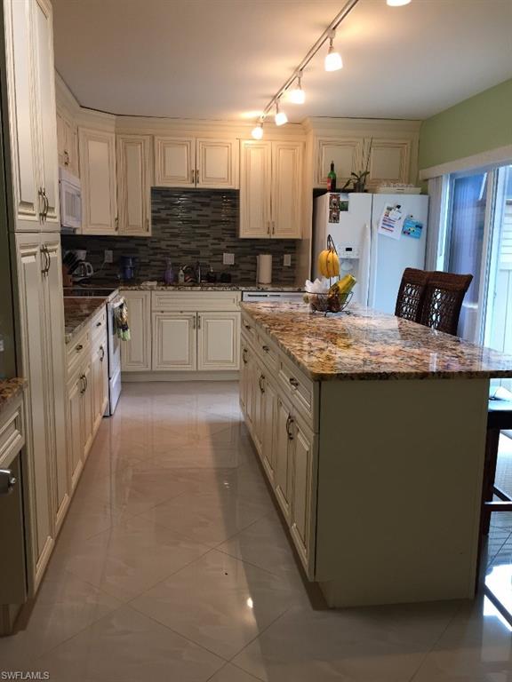 PARKWOODS TOWNHOUSE COMMUNITY - Residential