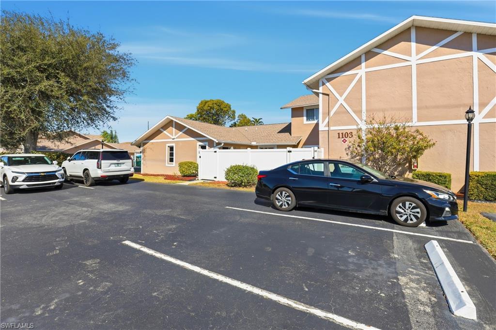 ENGLISH VILLAGE CONDO - Residential