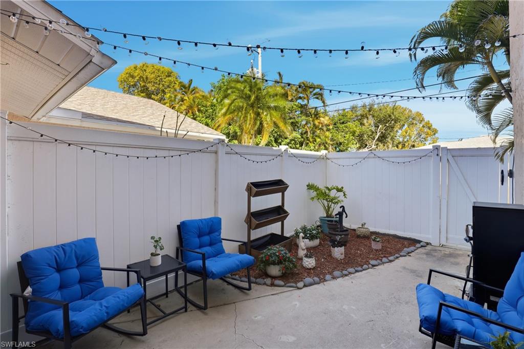 ENGLISH VILLAGE CONDO - Residential