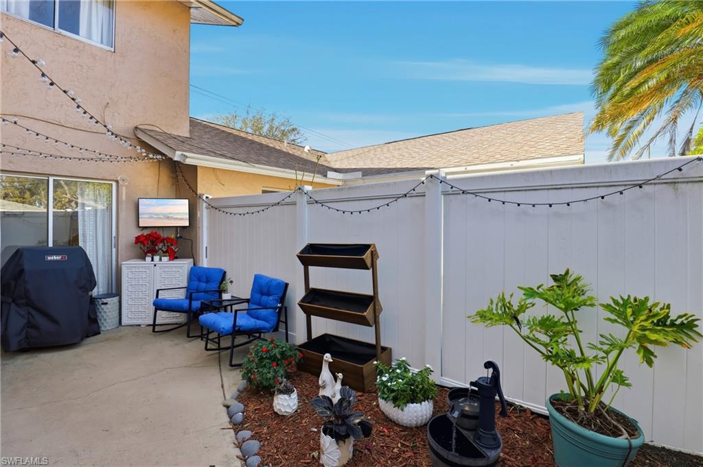 ENGLISH VILLAGE CONDO - Residential