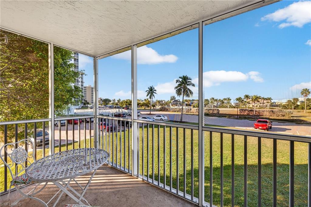 BEACH AND TENNIS CLUB - Residential