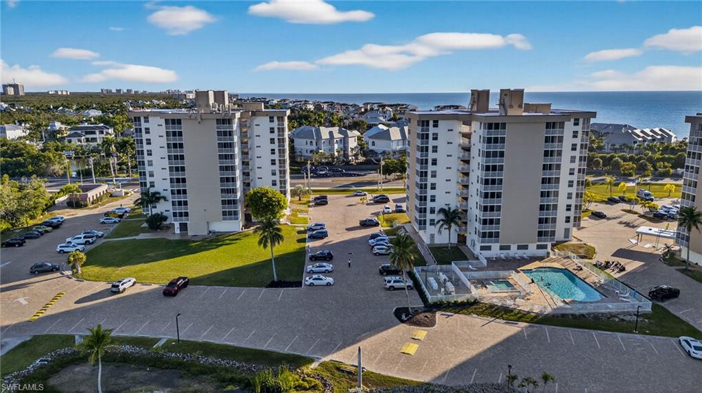 BEACH AND TENNIS CLUB - Residential