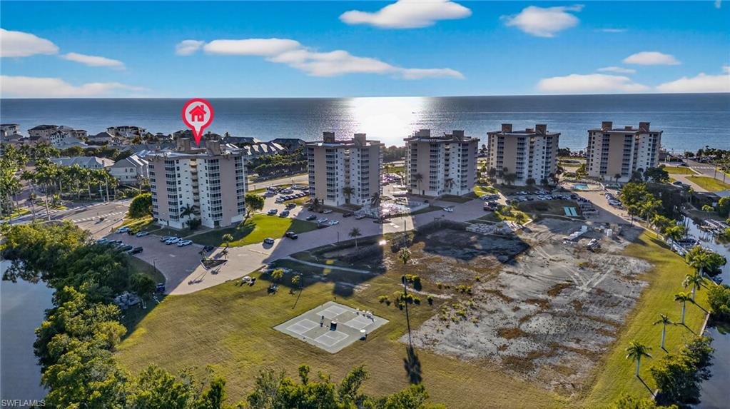 BEACH AND TENNIS CLUB - Residential