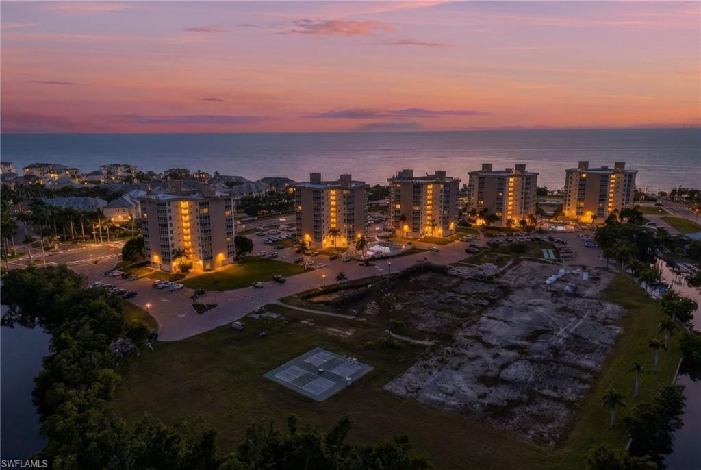 BEACH AND TENNIS CLUB - Residential