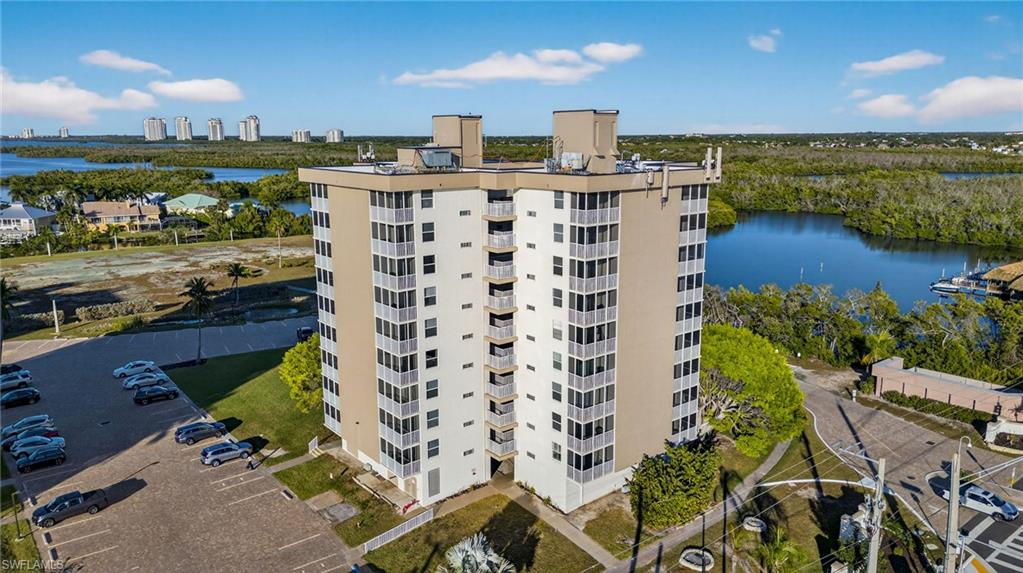 BEACH AND TENNIS CLUB - Residential