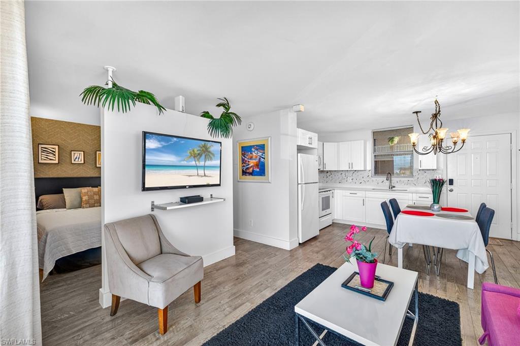 BEACH AND TENNIS CLUB - Residential