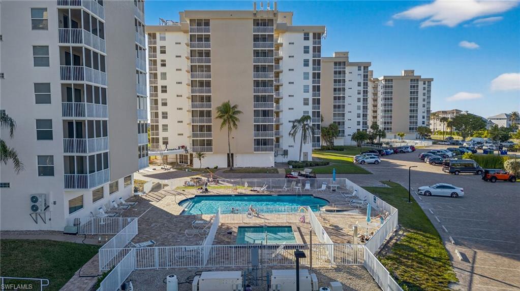 BEACH AND TENNIS CLUB - Residential