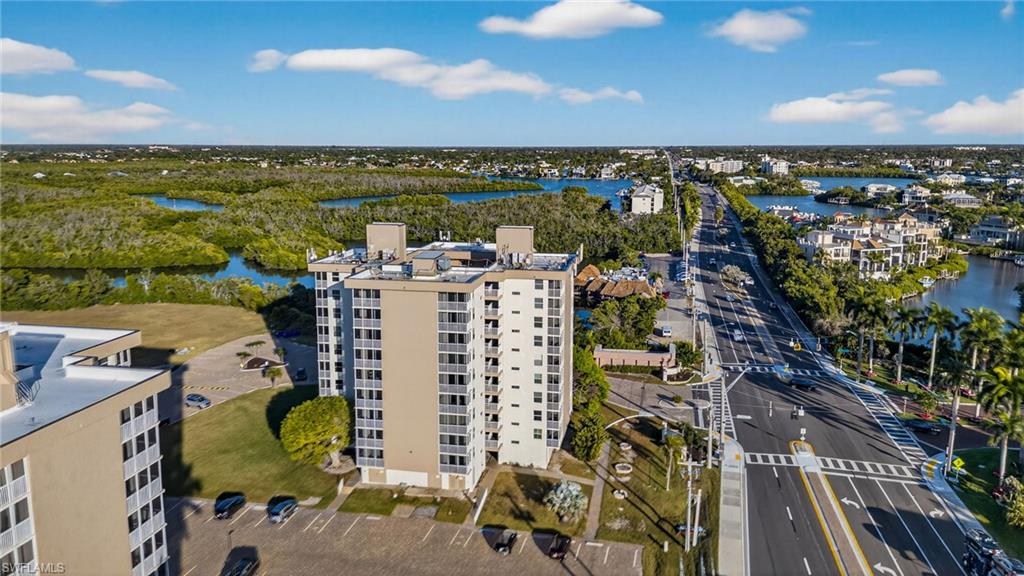 BEACH AND TENNIS CLUB - Residential