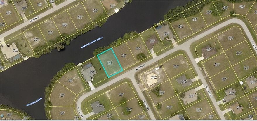 WATER FRONT PROPERTY! CANAL LOT WITH 80FT OF SEAWALL! PRICED TO SELL FAST! 

MAKE THIS YOURS TODAY!