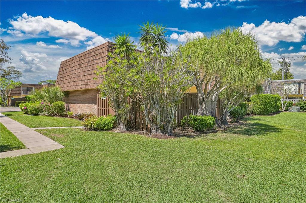 PARKWOODS TOWNHOUSE COMMUNITY - Residential