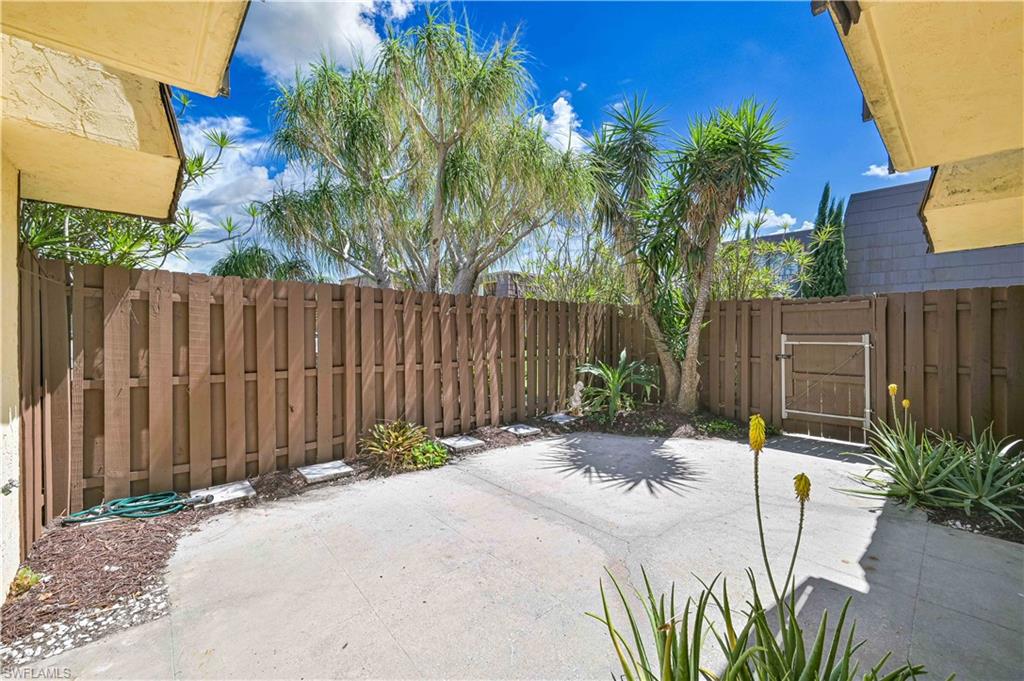 PARKWOODS TOWNHOUSE COMMUNITY - Residential