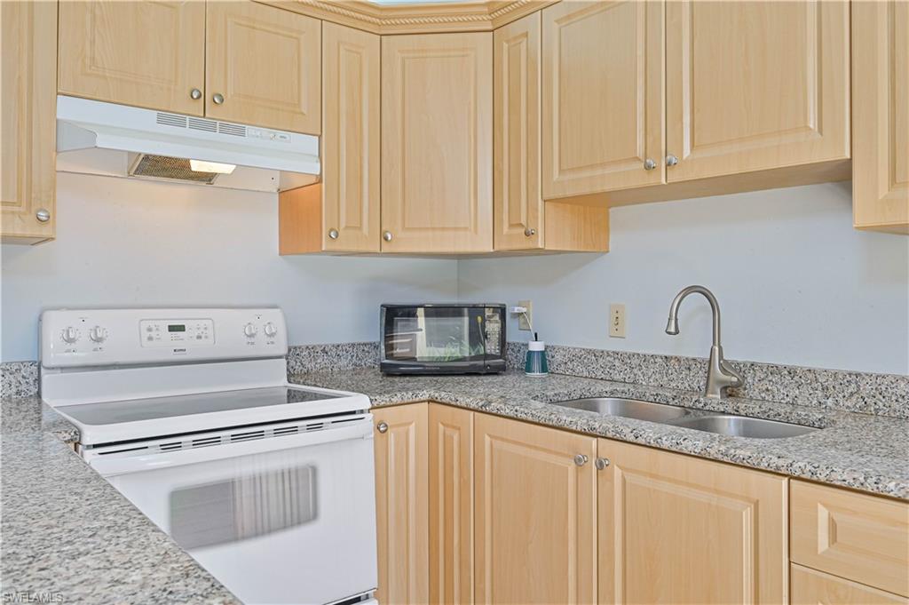 PARKWOODS TOWNHOUSE COMMUNITY - Residential