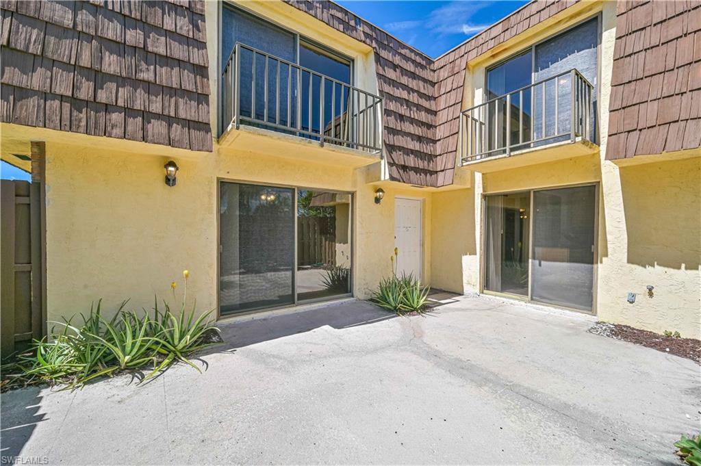 PARKWOODS TOWNHOUSE COMMUNITY - Residential