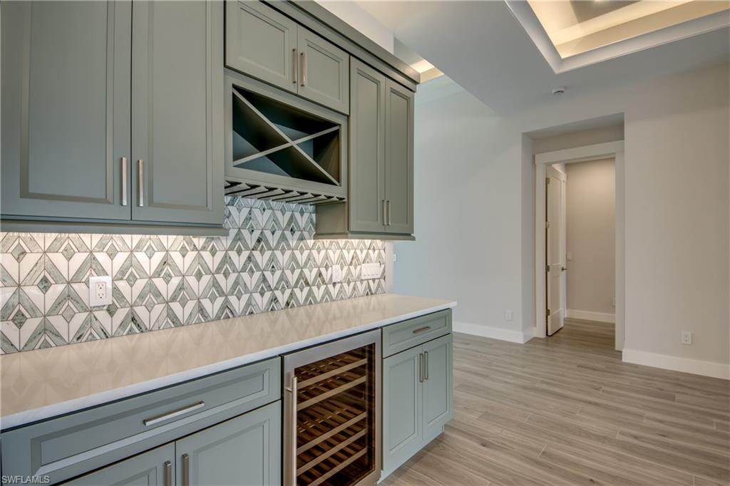 YACHT CLUB - Residential