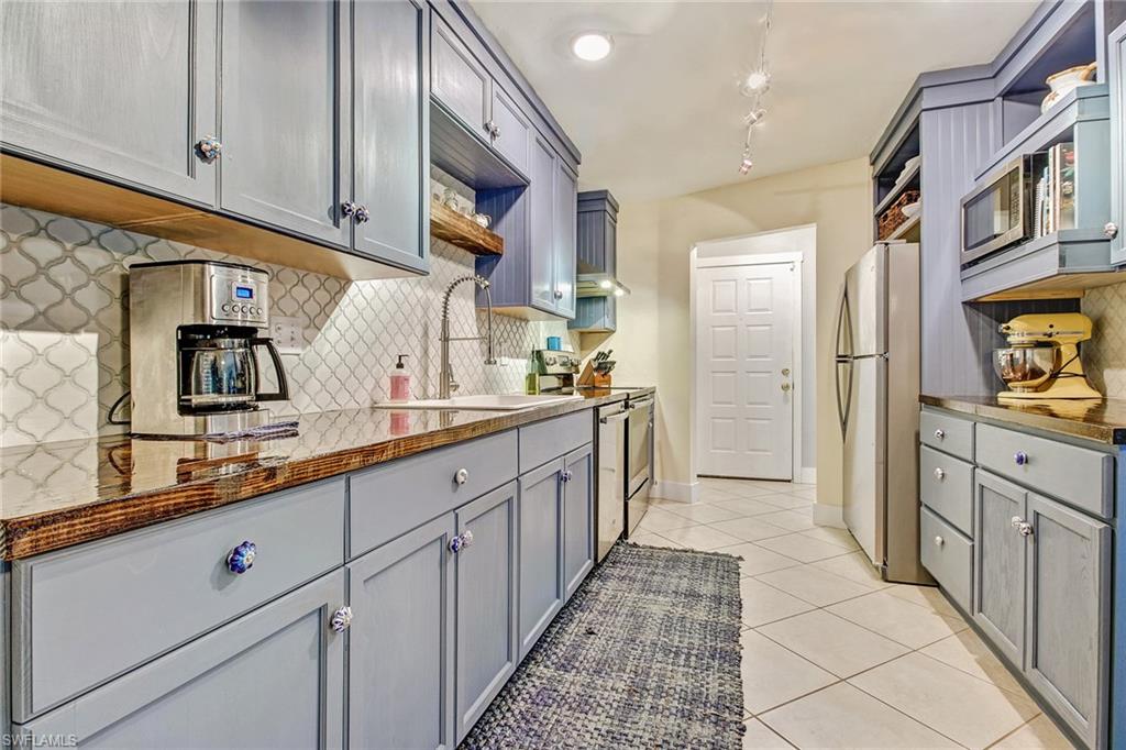 SAN CARLOS PARK - Residential