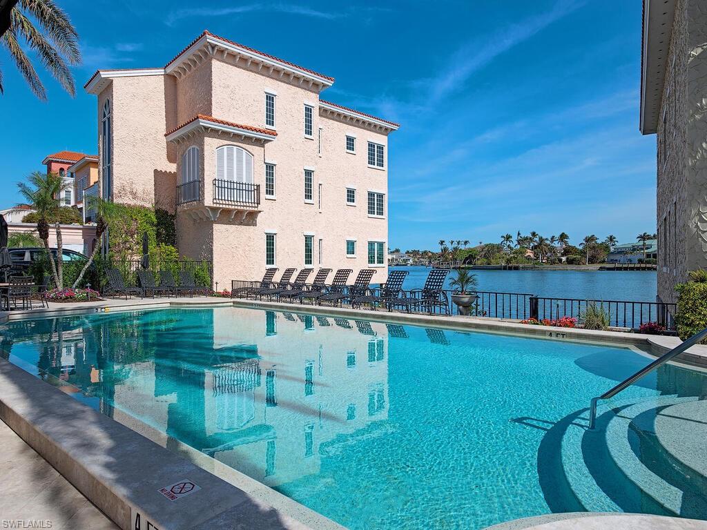 VENETIAN VILLAS - Residential