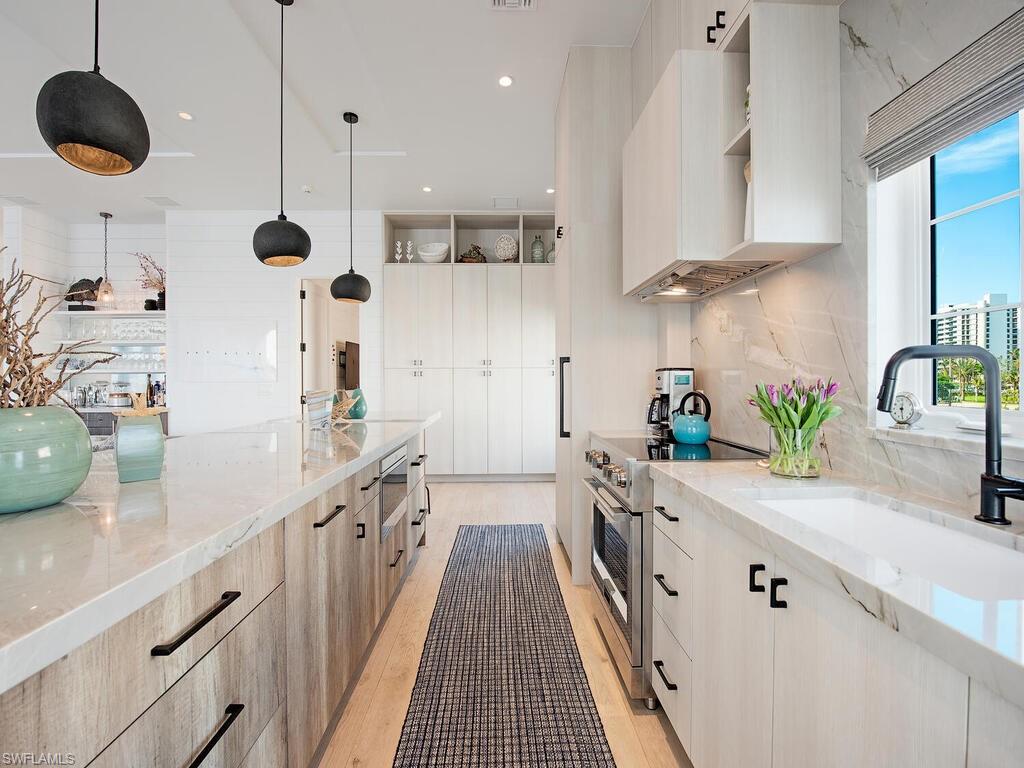 VENETIAN VILLAS - Residential