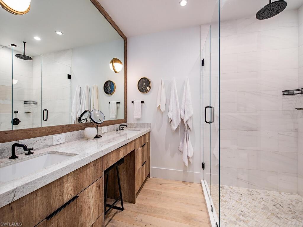 VENETIAN VILLAS - Residential