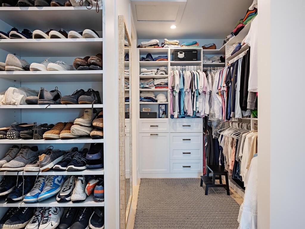 VENETIAN VILLAS - Residential